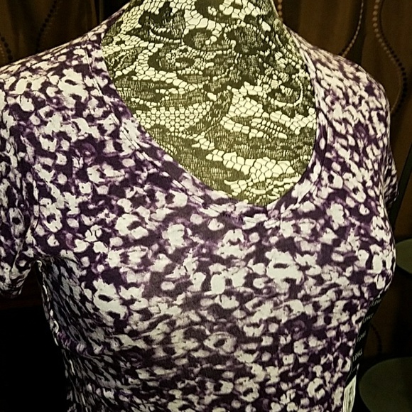 Vera Wang floral v-neck tee, size XS - Picture 2 of 4